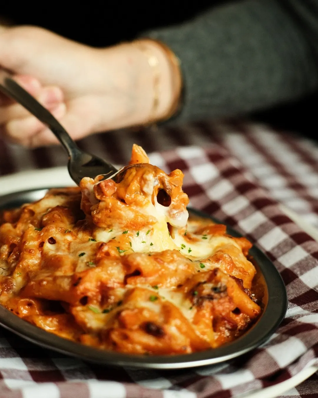 Plato de pasta tradicional servido al momento